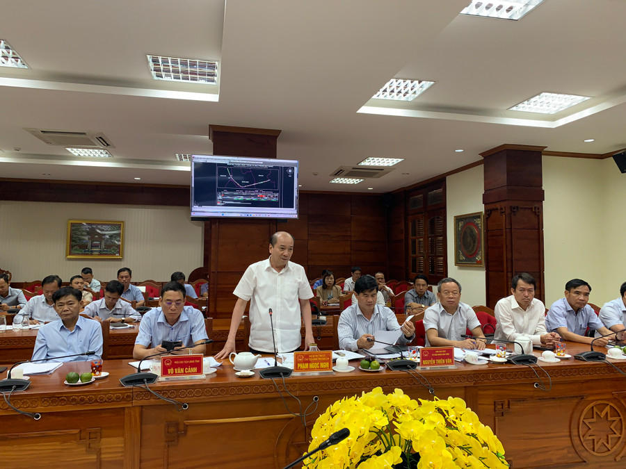 Chủ tịch UBND tỉnh Đắk Lắk Phạm Ngọc Nghị phát biểu tại buổi làm việc. (Ảnh: TT)