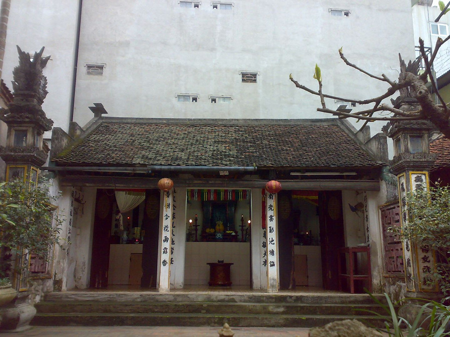 Nhà thờ họ Giang làng Triều Khúc.