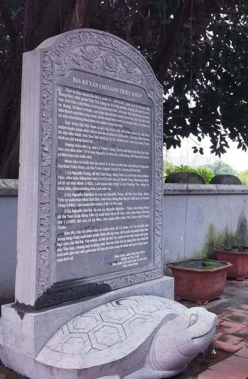 Bia ghi danh ba vị Tiến sĩ dòng họ Nguyễn Gia tại Văn chỉ làng Triều Khúc.