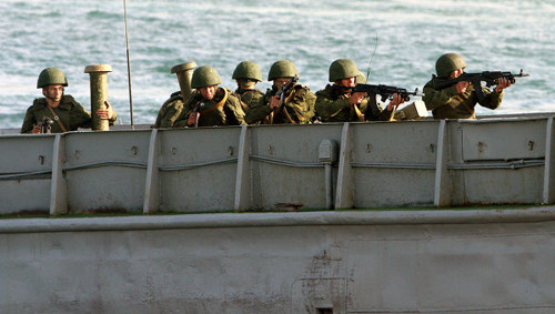 Quân đội Nga trong một cuộc tập trận trên biển. Ảnh minh họa: RIA Novosti nga1-7529-1407918844.jpg