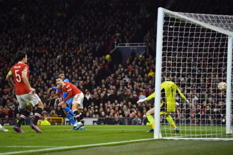 Pha lập công của Renan Lodi ở phút 41 tại Old Trafford đã loại Man Utd khỏi Champions League.