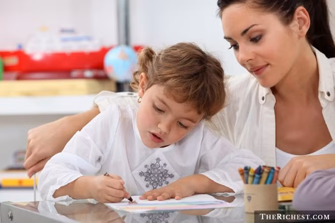 10 công việc lương cao lại được đi du lịch