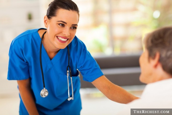 10 công việc lương cao lại được đi du lịch