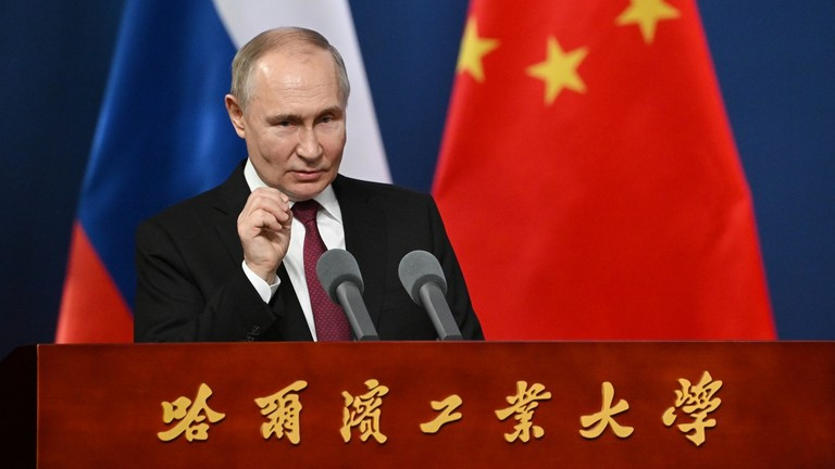 Tổng thống Nga Vladimir Putin có bài phát biểu tại Cáp Nhĩ Tân, tỉnh Hắc Long Giang, Trung Quốc, ngày 16/5/2024.