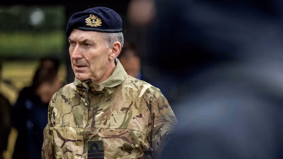 Người đứng đầu lực lượng vũ trang Anh, Đô đốc Tony Radakin vẽ ra bức tranh về một thế giới ngày càng ảm đảm