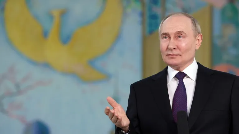 Tổng thống Nga Vladimir Putin trả lời các câu hỏi của truyền thông Nga sau chuyến thăm cấp nhà nước tới Uzbekistan, ngày 28/5/2024.