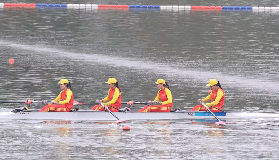 Bộ tứ Đinh Thị Hảo, Dư Thị Bông, Hà Thị Vui, Phạm Thị Huệ giành Huy chương Đồng ASIAD 19 nội dung thuyền bốn nữ hạng nặng 1 mái chèo. Ảnh: ITN