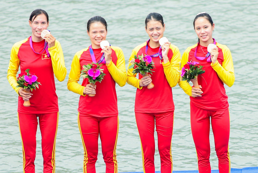Đội tuyển rowing Việt Nam nội dung 4 nữ hạng nặng 2 mái chèo. Ảnh: ITN Đội tuyển rowing Việt Nam nội dung 4 nữ hạng nặng 2 mái chèo. Ảnh: ITN