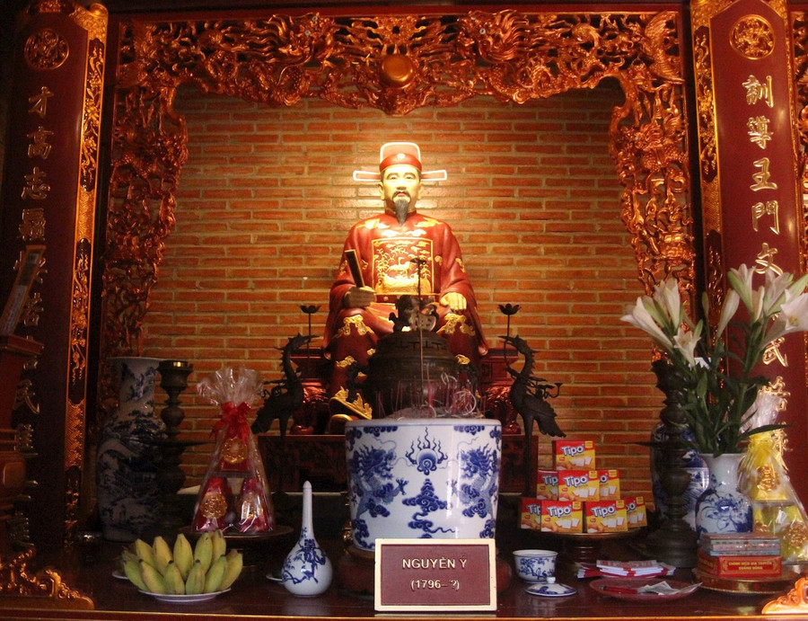 Tượng thờ Tiến sĩ Nguyễn Ý - vị Tiến sĩ đầu tiên được khắc tên trên bia đá Văn miếu Huế. Tượng thờ Tiến sĩ Nguyễn Ý - vị Tiến sĩ đầu tiên được khắc tên trên bia đá Văn miếu Huế.