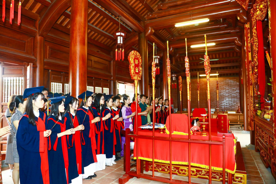 Văn Từ Thượng Phúc trở thành địa điểm tưởng nhớ về truyền thống hiếu học của các bậc tiền nhân xưa. Văn Từ Thượng Phúc trở thành địa điểm tưởng nhớ về truyền thống hiếu học của các bậc tiền nhân xưa.