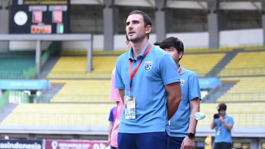 Huấn luyện viên Salvador Valero Garcia xin lỗi người hâm mộ khi U19 Thái Lan thua U19 Việt Nam ở trận tranh hạng 3. Huấn luyện viên Salvador Valero Garcia xin lỗi người hâm mộ khi U19 Thái Lan thua U19 Việt Nam ở trận tranh hạng 3.