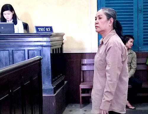 Bị cáo Bé tỏ ra bình tĩnh khi nhận mức án tử hình. Ảnh: H. D. tu-hinh-nguoi-phu-nu-giau-6-banh-heroin-trong-thung-mi-tom