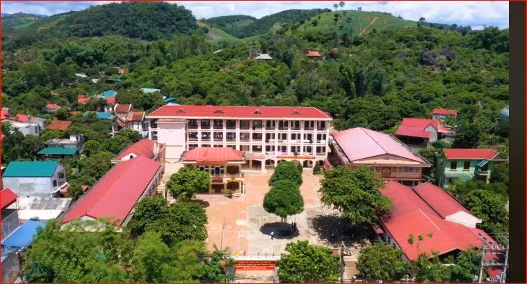 Toàn cảnh khuôn viên trường PTDT Nội trú THCS&THPT huyện Mai Sơn.