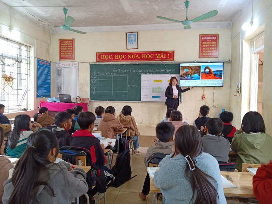 Những năm qua, công tác phổ cập giáo dục ở tỉnh Hoà Bình được thực hiện hiệu quả. Những năm qua, công tác phổ cập giáo dục ở tỉnh Hoà Bình được thực hiện hiệu quả.