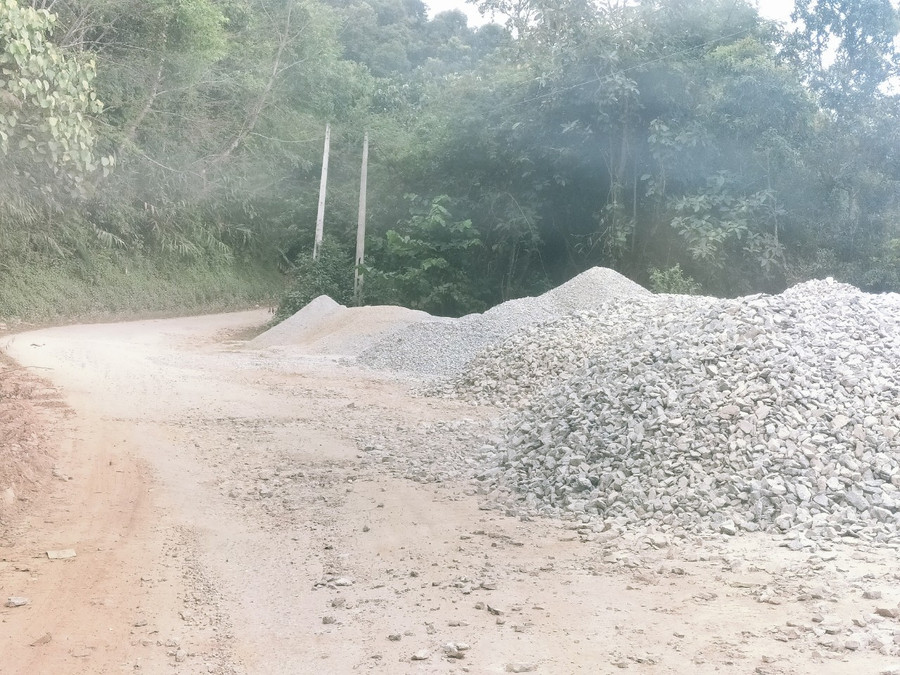 Đầu tư, nâng cấp các tuyến đường giao thông đã xuống cấp. Đầu tư, nâng cấp các tuyến đường giao thông đã xuống cấp.