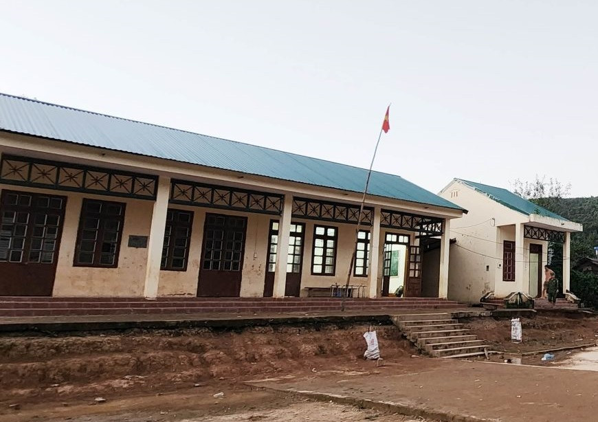 Lớp học xoá mù chữ được diễn ra tại điểm trường tiểu học Huổi Pá. Lớp học xoá mù chữ được diễn ra tại điểm trường tiểu học Huổi Pá.