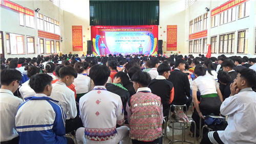 Học sinh tham dự buổi ngoại khoá do nhà trường tổ chức.