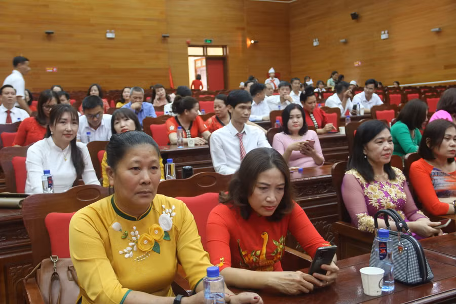 Công tác bồi dưỡng đội ngũ giáo viên về thực hiện xoá mù chữ ở cơ sở luôn được ngành giáo dục quan tâm.