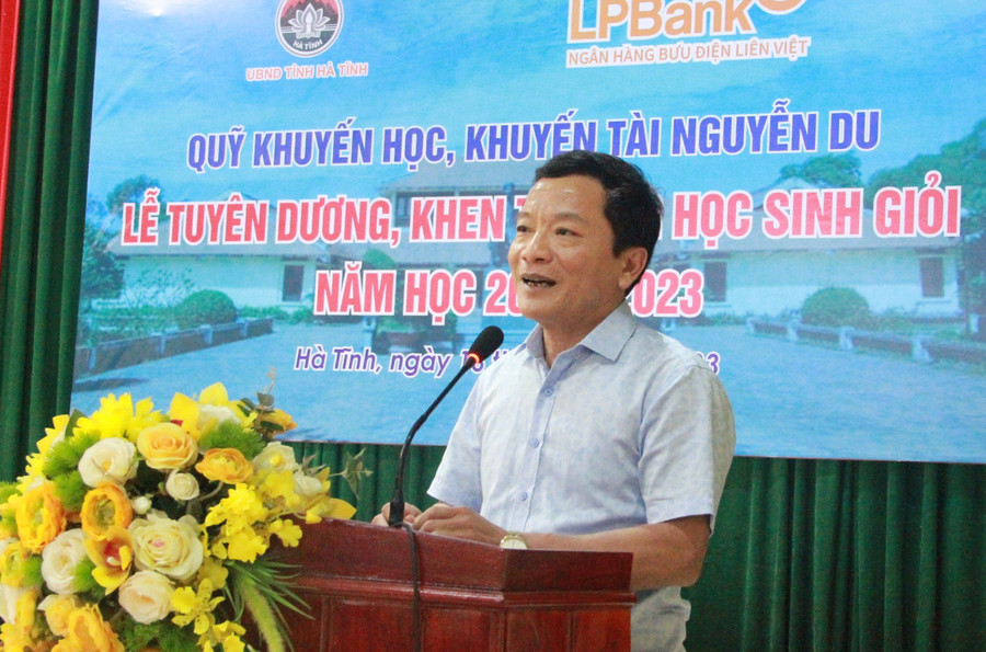 Phó Chủ tịch HĐND tỉnh Hà Tĩnh Trần Văn Kỳ phát biểu tại buổi Lễ. (Ảnh: Vũ Long). Phó Chủ tịch HĐND tỉnh Hà Tĩnh Trần Văn Kỳ phát biểu tại buổi Lễ. (Ảnh: Vũ Long).