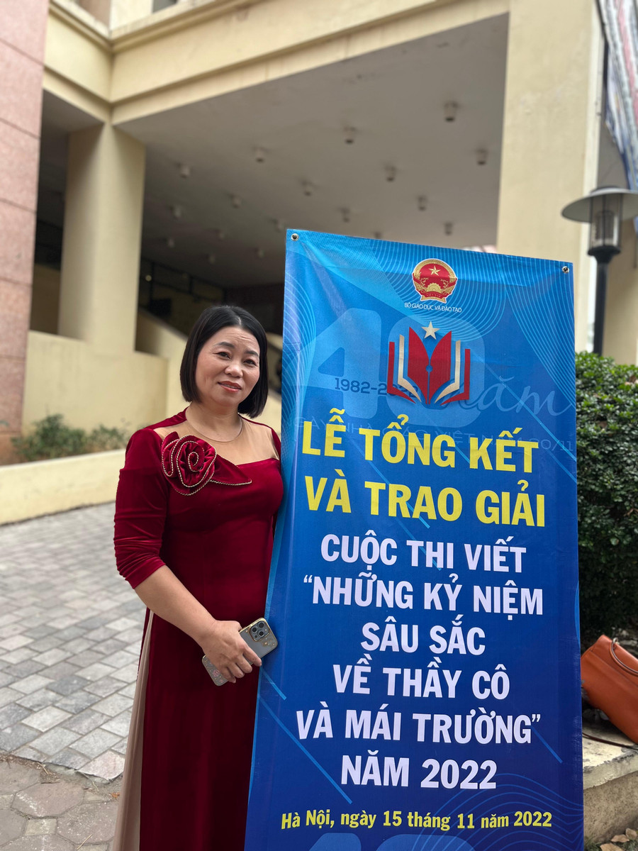 Cô Hảo có mặt từ sớm để dự lễ trao giải. Cô Hảo có mặt từ sớm để dự lễ trao giải.