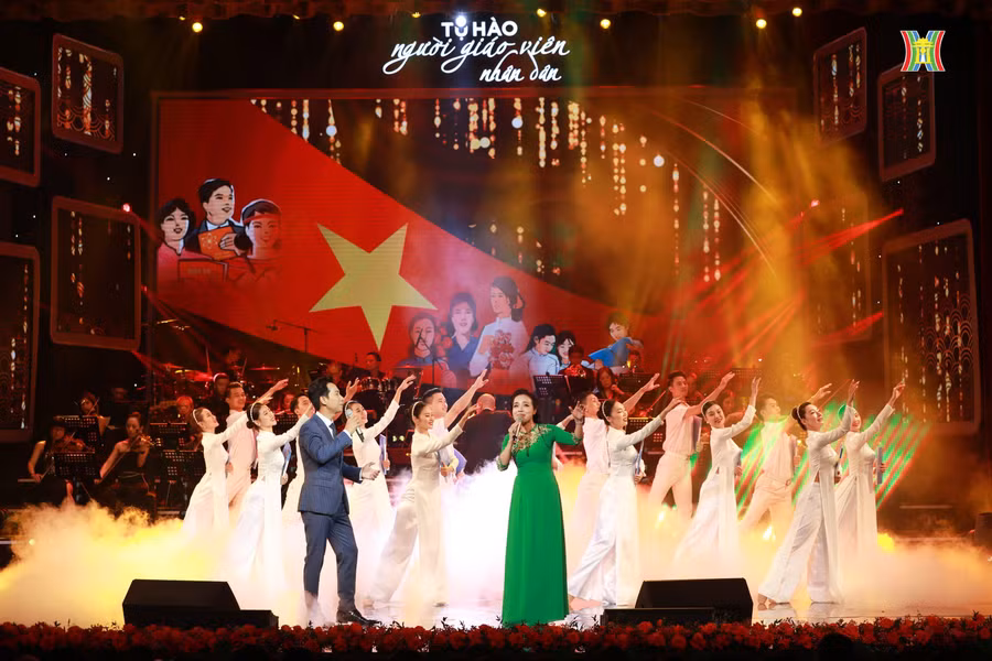 Trong đó, có những ca khúc được lớp lớp thế hệ học trò biết đến như: "Bài ca Người giáo viên nhân dân" của nhạc sĩ Hoàng Vân; "Bụi phấn" của nhạc sĩ Lê Văn Lộc - Vũ Hoàng; "Khi tóc thầy bạc trắng" của nhạc sĩ Trần Đức; "Em là cô giáo vùng cao" của nhạc sĩ Đào Hữu Thi; hay nhạc phẩm "Cô đi nuôi dạy trẻ" của cố nhạc sĩ Nguyễn Văn Tý...