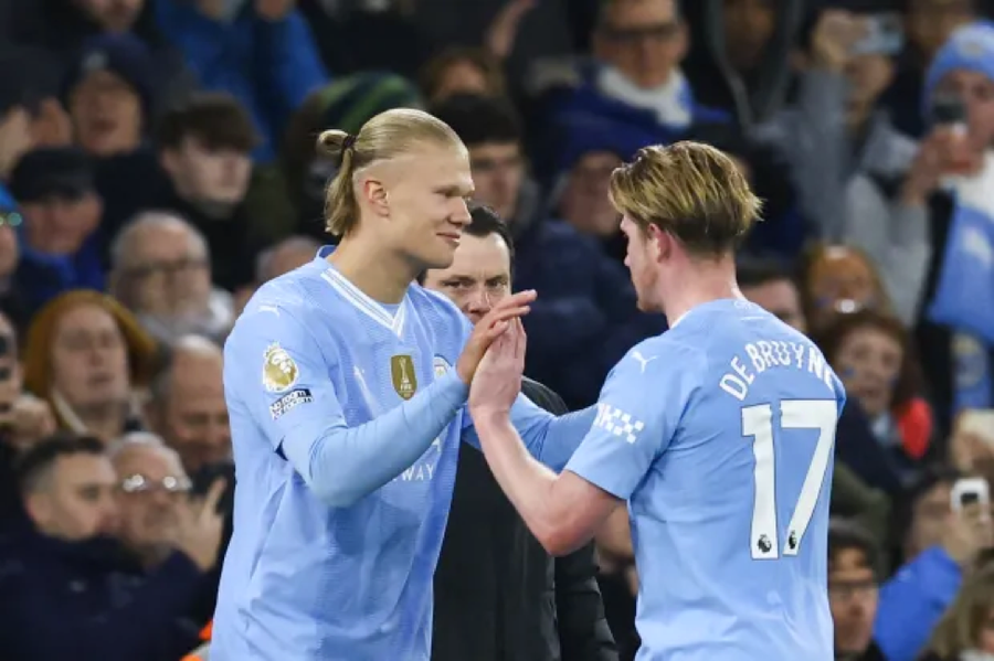 Erling Haaland vào thay cho nhạc trưởng Kevin De Bruyne ở vòng 22 Ngoại hạng Anh. Erling Haaland vào thay cho nhạc trưởng Kevin De Bruyne ở vòng 22 Ngoại hạng Anh.