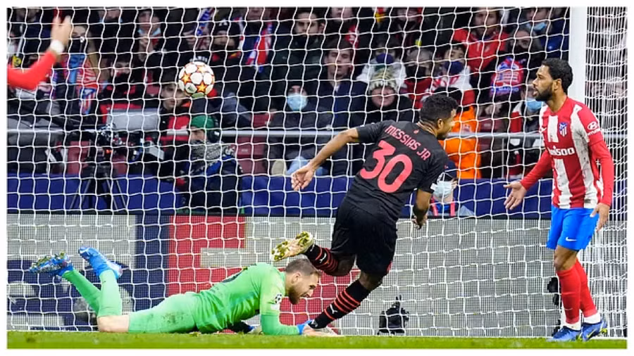 Junior Messias ghi bàn duy nhất giúp AC Milan chiến thắng Atletico Madrid.