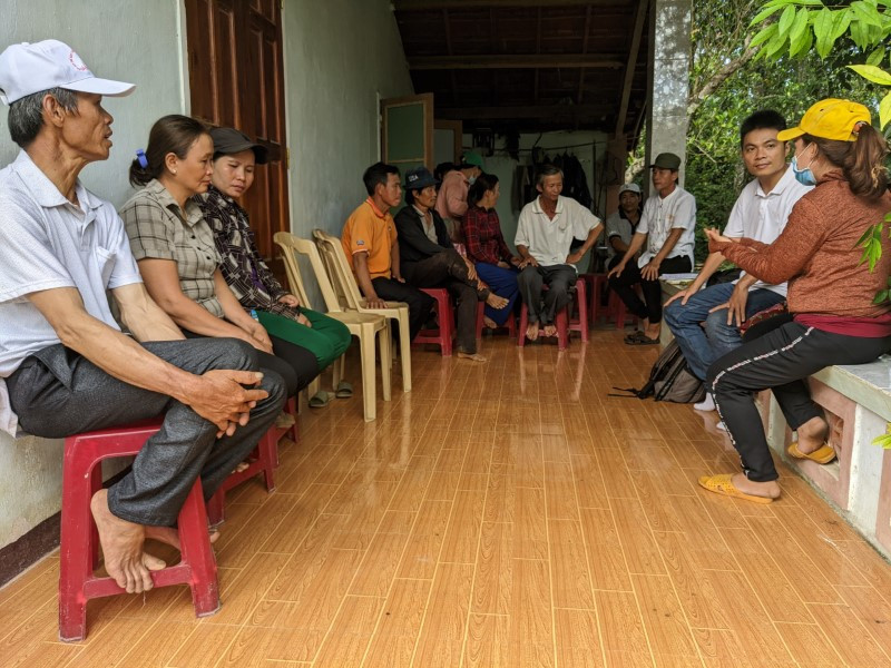 Nhiều phụ huynh bày tỏ sự lo lắng với phóng viên khi hay tin có chủ trương sáp nhập trường.