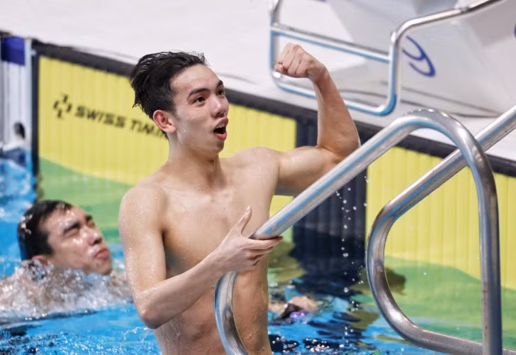 Nguyễn Huy Hoàng ăn mừng ở SEA Games 31.