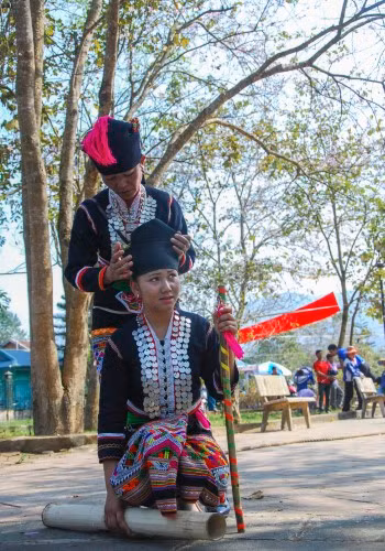 Dung dị như múa Khơ Mú ảnh 1