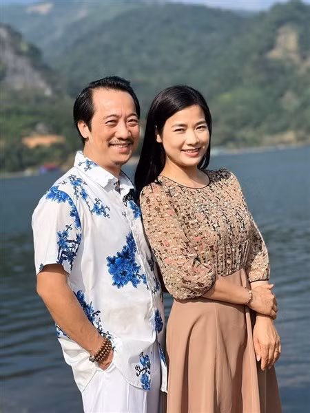 Diễn viên Thanh Bình và Đàm Hằng trong phim “Lối về miền hoa”.