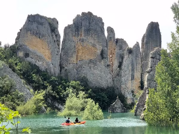 Kỳ quan trường thành đá Finestres ảnh 1