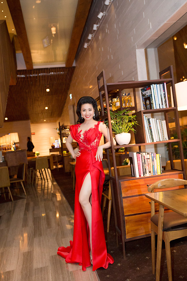 Mỹ nhân Việt ưa chuộng “mốt” váy xẻ tà gợi cảm ảnh 2 le khanh