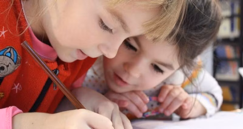 Con cái sẽ "cây ngay đứng thẳng" nếu cha mẹ truyền lại 7 báu vật này ảnh 1