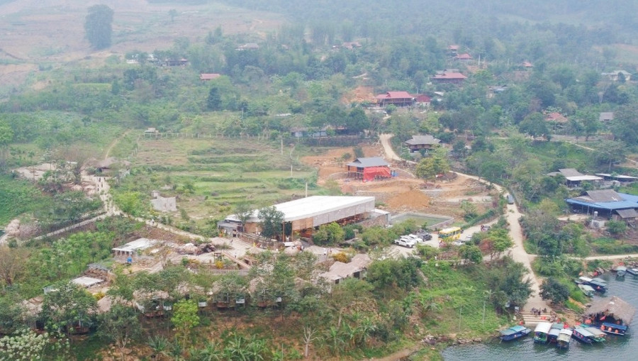 Điểm du lịch hồ Suối Chiếu xây dựng khi chưa đủ thủ tục pháp lý nhìn từ trên cao.