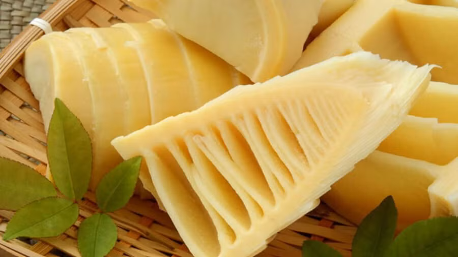 Măng tươi sấy lạnh giữ nguyên được màu sắc và dưỡng chất.