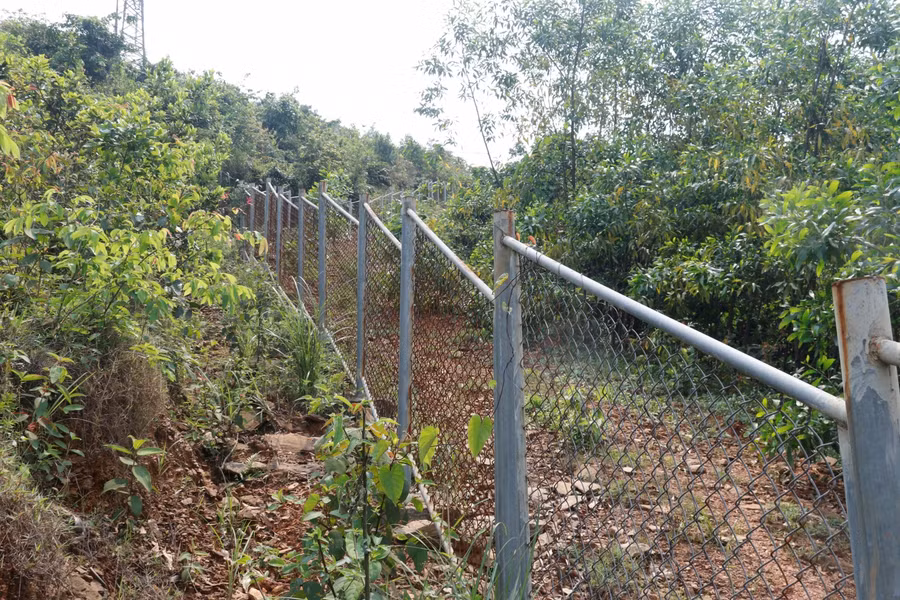 Ông Phan Hoàng Trường - Chủ tịch UBND xã Kỳ Lạc cho biết, với mục đích bảo vệ, tu bổ và tôn tạo di tích lũy đá cổ huyện Kỳ Anh, UBND tỉnh Hà Tĩnh đã có quyết định trích ngân sách 2 tỷ đồng để thi công hạng mục hàng rào bảo vệ lũy đá cổ với tổng mức đầu tư 2 tỷ đồng giao cho xã làm chủ đầu tư thực hiện và hoàn thành năm 2019.