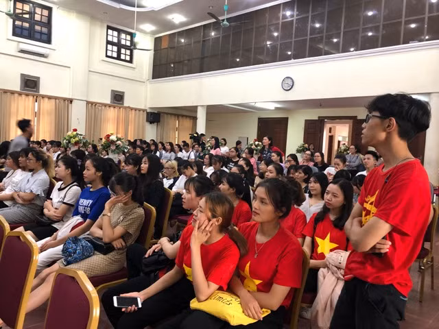 Sinh viên Học viện Phụ nữ Việt Nam tham dự