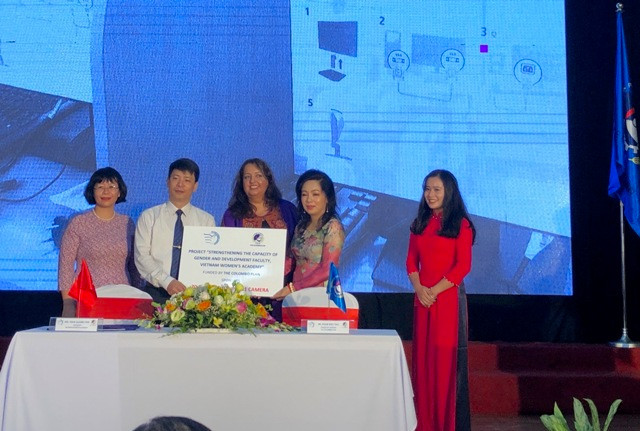 Ký kết bàn giao thiết bị Dự án