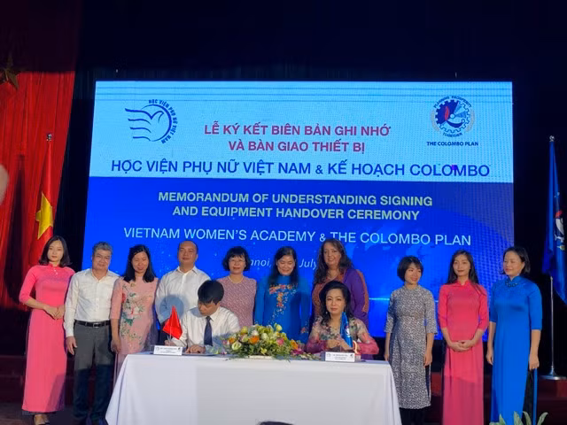 Học viện Phụ nữ Việt Nam ký kết Dự án Nâng cao năng lực Khoa giới và Phát triển