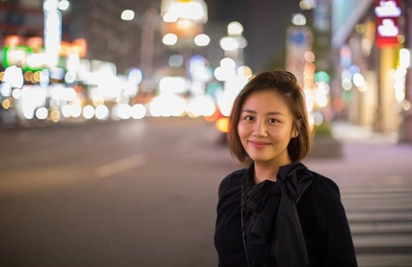 Ngỡ ngàng gương mặt lạ lẫm của Hoa hậu Phạm Hương ảnh 6 Ngỡ ngàng gương mặt lạ lẫm của Hoa hậu Phạm Hương ảnh 6