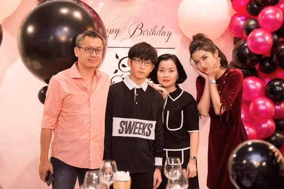 Á hậu Huyền My được bố mẹ tặng quà hơn 2 tỷ đồng trong sinh nhật lần thứ 24