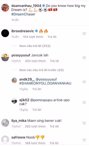 Fan Indonesia tan cong trang ca nhan cua Van Hau hinh anh 1 