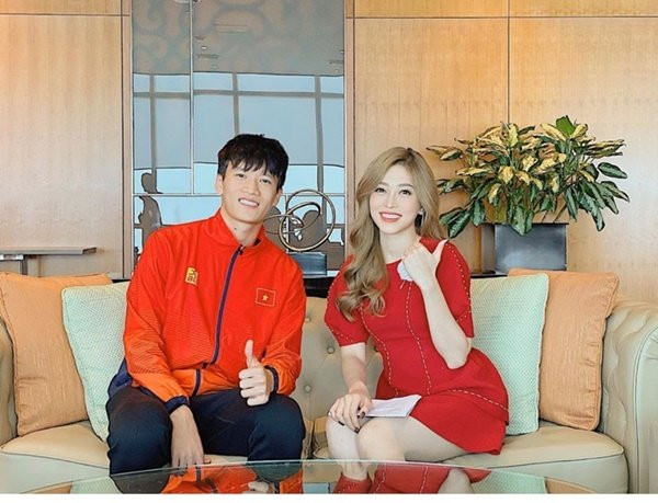 Ngỡ ngàng gương mặt lạ lẫm của Hoa hậu Phạm Hương ảnh 4 Ngỡ ngàng gương mặt lạ lẫm của Hoa hậu Phạm Hương ảnh 4