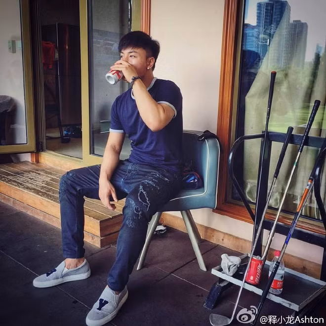 Vi sao Thich Tieu Long song xa hoa du het thoi o tuoi 31? hinh anh 13 