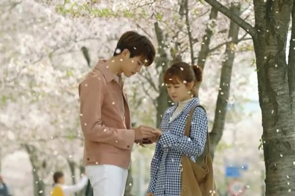 Sau rồi thì tôi cũng nhận lời yêu của Hoàn. (Ảnh minh họa).