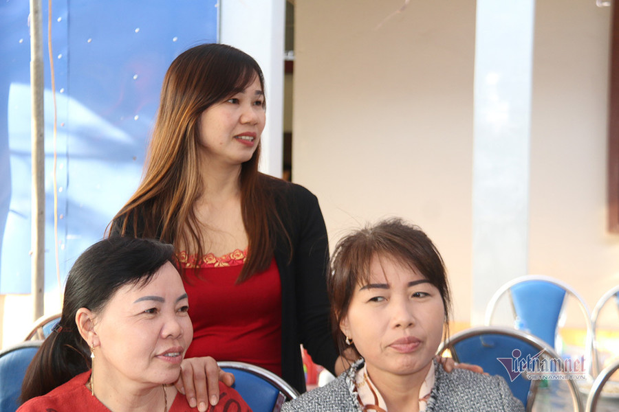 Tuổi thơ kê dép làm cầu môn, quấn lá chuối làm bóng của Văn Toản