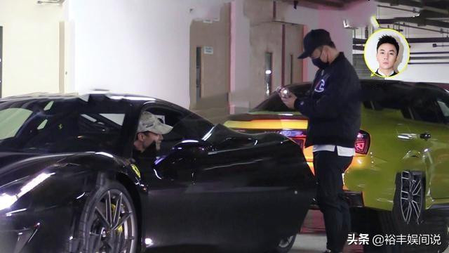 Theo Sohu, giá trị thị trường củasiêu xe này ước tính khoảng 600.000 USD. Nguồn tin cho biết dù sở hữu một chiếc xế hộp đắt giá, song Thích Tiểu Long vẫn rất hào phóng. Khi được một người bạn hỏi mượn xe lái thử, nam diễn viên đã không ngần ngại giao chìa khóa cho bạn mình đánh vài vòng bên ngoài trung tâm thương mại. Cuộc sống giàu có của sao nhí đình đám một thời lập tức nhận được nhiều sự quan tâm. Vi sao Thich Tieu Long song xa hoa du het thoi o tuoi 31? hinh anh 2 b89bde21213b4aa48d5d6ab1fd79ccbb_(1).jpg