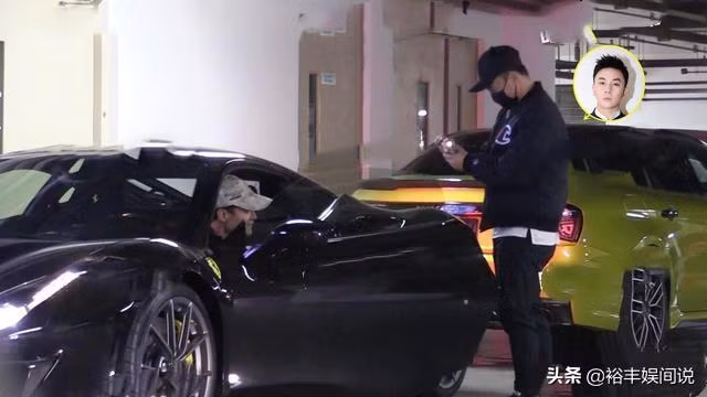 Vi sao Thich Tieu Long song xa hoa du het thoi o tuoi 31? hinh anh 2 b89bde21213b4aa48d5d6ab1fd79ccbb_(1).jpg