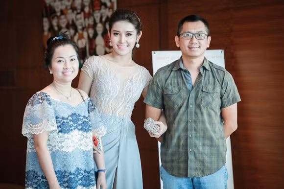 Trong chia sẻ mừng sinh nhật, mẹ ruột cũng tiết lộ Huyền My chưa có bạn trai và mong con gái sẽ tìm được người “bạn đời” ưng ý trong tương lai.